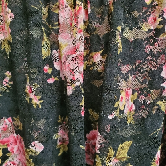 Floral lace tank top - Picture 3 of 3